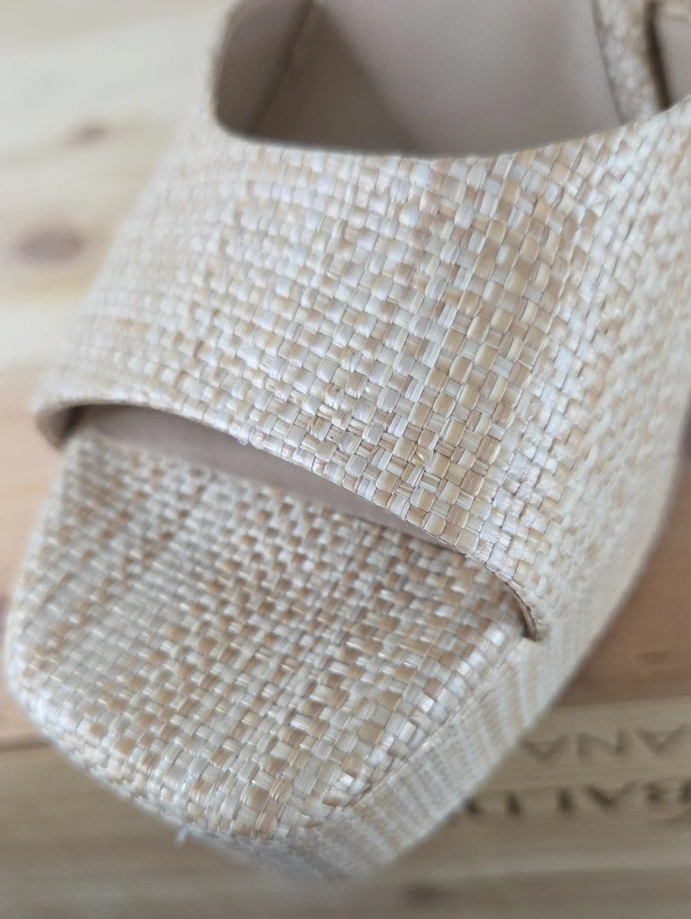 ANTONIO MELANI Beige Woven Platform Block Heel Sandals Sz10 Beige RAFFIA
